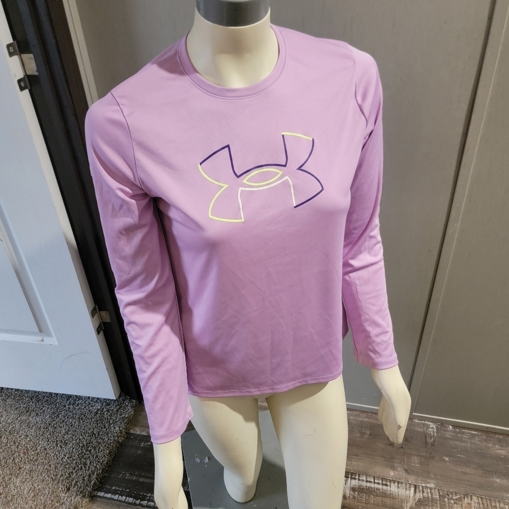 Woman's under armour long-sleeve t-shirt
